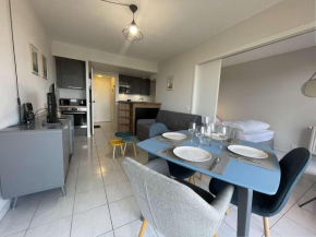 Appartement cosy avec terrasse et piscine, plage et port à proximité - FR-1-246-571